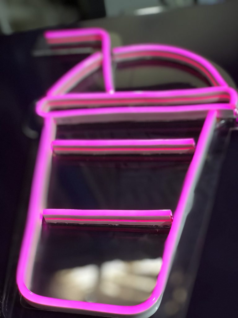 تابلو نئون فلکسی برای سردر مغازه