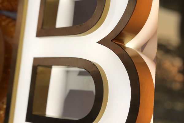 حروف استیل برجسته نور مخفی