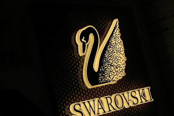 حروف برجسته پرینتی بانور برند SWAROVSKI